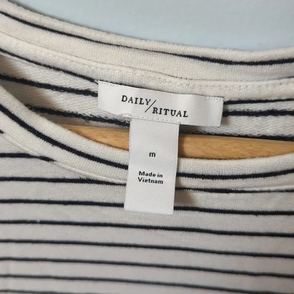 Daily Ritual Puffed Sleeves Striped Dress - Picture 4 of 8